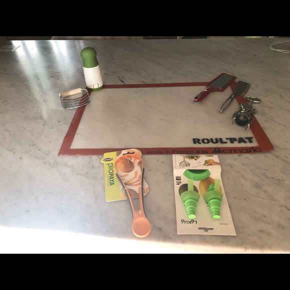 Calphalon Other - Kitchen Gadgets 8 pcs Calphalon Silpat Microplane